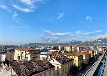 BERGAMO CENTRO TRIANGOLO ULTIMO PIANO AL SOLE